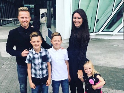 Potret Kehangatan Nicky Byrne 'Westlife' Bersama Keluarganya