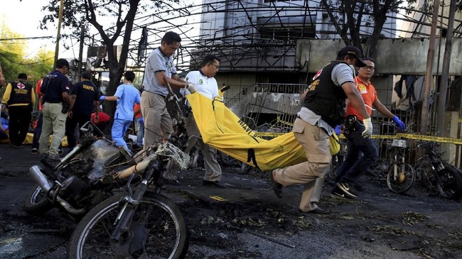 Dalam setiap perekrutan, kata Abu Mukafi, para kader baru biasanya akan diajak mengucap sumpah setia (baiat) kepada pimpinan ISIS, Abu Bakar al-Baghdadi.