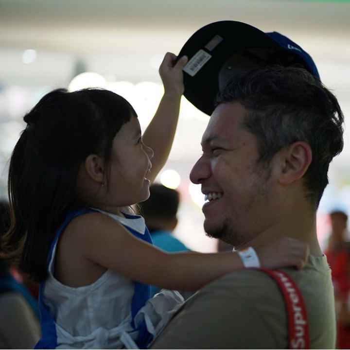 <p>"Papa, Gempi boleh pinjam topinya ya. (Foto: Instagram @gadiiing)</p>