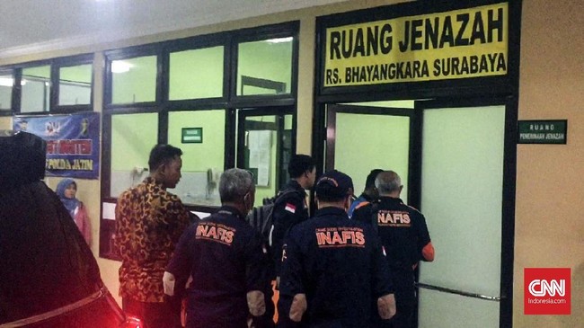 Polda Jatim menyatakan juga bakal menyerahkan dua jenazah korban serangan bom bunuh diri di Surabaya kepada keluarga malam ini.