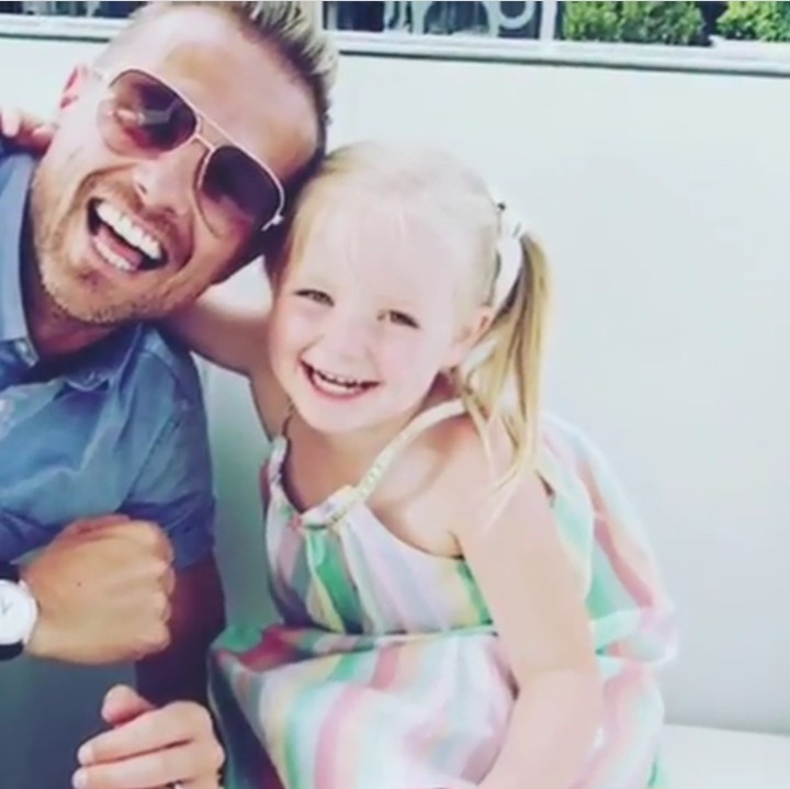 <p>Wajah ayah dan putrinya ceria banget nih. (Foto: Instagram @nickybyrneinsta)</p>