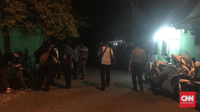 Pengurus Rusunawa Wonocolo, Sidoarjo, Lidia Susanti mengatakan korban ledakan di lantai 5 Blok B adalah penjual kue.
