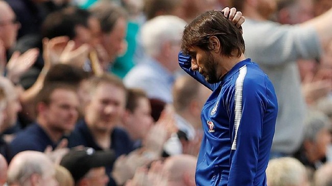 Selisih antara Antonio Conte dan Chelsea semakin meruncing jelang dimulainya latihan pramusim. Kini sang pelatih dikabarkan akan segera dipecat.