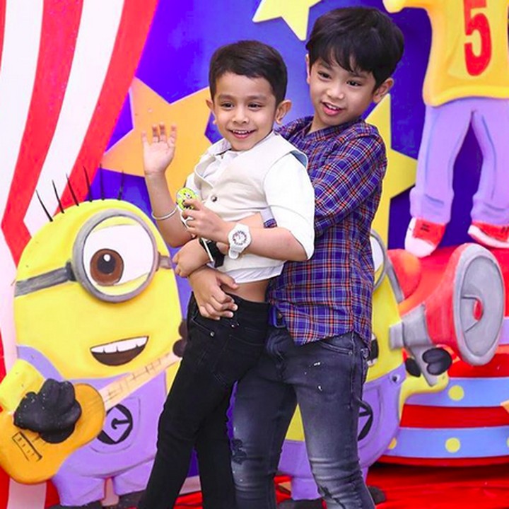 <p>Banyak yang bilang Karan mirip bundanya sedangkan Neel mirip ayahnya. (Foto: Instagram/ @bungazainal05)</p>