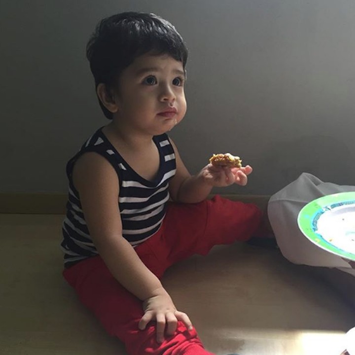 <p>Enak banget nih sepertinya. Makan apa, Nak? (Foto: Instagram @azkaraqillamawardi_al)</p>