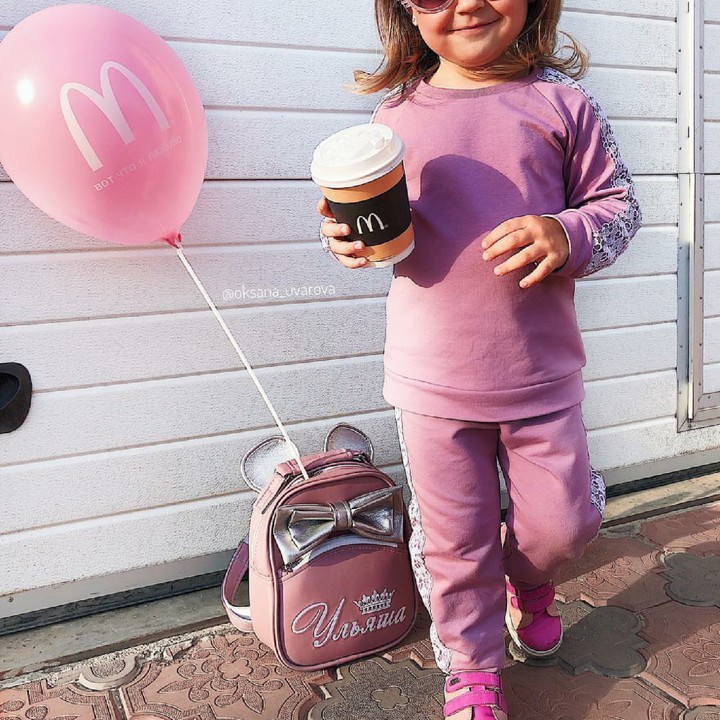 <p>Oksana kayaknya penggemar warna pink ya, Bun. (Foto: Instagram/oksana_ovarova)</p>