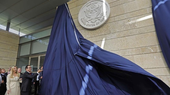 Amerika Serikat resmi membuka kedutaan besar negaranya untuk Israel di Yerusalem dalam sebuah upacara pada Senin (14/5).