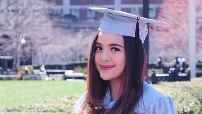 Tasya Kamila usai wisuda S2 di Columbia University.