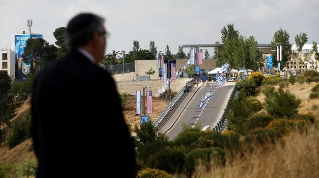 Pindahkan Kedutaan, Australia Tunggu Status Final Yerusalem Australia meyebut status final Yerusalem harus diputuskan melalui negosiasi antara dua negara yang berkepentingan, Palestina dan Israel.