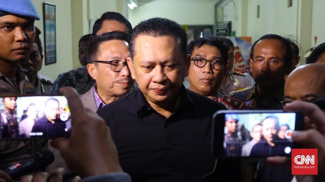 Ketua DPR Bambang Soesatyo berkomitmen mempercepat penuntasan RUU Terorisme pada masa sidang V 2017-2018 sekaligus meminta Pemerintah satu suara.