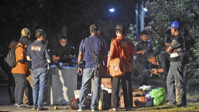 Detasemen Khusus 88 Antiteror Polri kembali menangkap empat terduga teroris di beberapa titik di Jawa Timur, di luar wilayah hukum Surabaya dan Sidoarjo.