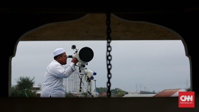 Menag Lukman Hakim Syaifuddin menjelaskan akibat hilal tak terlihat, maka bulan syaban digenapkan 30 hari sehingga awal Ramadan jatuh pada 17 Mei 2018.