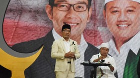 Pasangan Rindu Minta 'Jas Hijau' Soal Kelahiran Pancasila