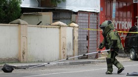 Gegana Ledakkan Benda Diduga Bom di Gerbang Tol Sidoarjo