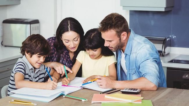 Untuk mencegah masuk dan berakarnya paham radikalisme dalam diri anak, orang tua harus punya peran yang kuat dalam kehidupan anak.