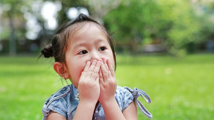 Ketika Barbie Beri Pelajaran Anak-anak tentang Meminta Maaf Mengajari anak meminta maaf memang penting. Nah, kali ini Barbie mau mengajari tentang minta maaf nih untuk anak-anak.