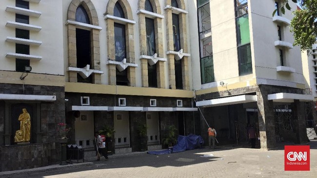 Jemaat Gereja Santa Maria Tak Bercela, Surabaya, merayakan Natal tahun ini dengan damai serelah proses pemulihan trauma yang dilakukan sejak Mei lalu.