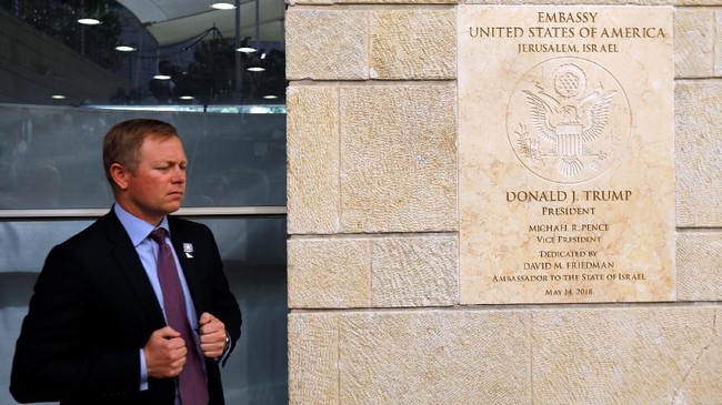 Amerika Serikat menggabungkan misi diplomatiknya untuk Palestina di bawah otoritas Kedutaan Besar untuk Israel di Yerusalem.