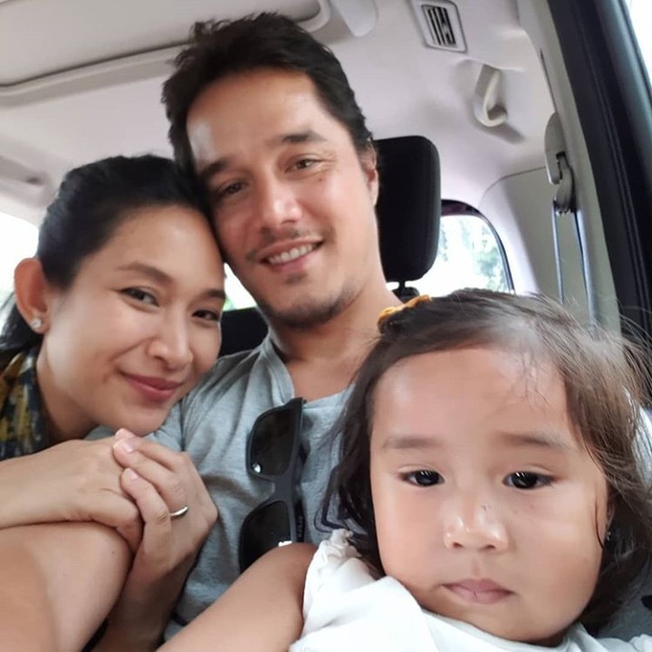 <p>Setelah lima tahun menikah lima tahun, lahirlah buah hati mereka, Tjokorda Sri Kinandari Kerthyasa. (Foto: Instagram @tjokgus)</p>