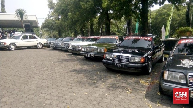 Ribuan Penggemar Mercy Diklaim Bakal 'Kopdar' di Bandung Bulan Depan Merceday-Benz digelar Maret 2023 sebagai ajang komunitas Mercedes terbesar se-Asia Tenggara karena melibatkan pengguna Mercedes-Benz dalam dan luar negeri.