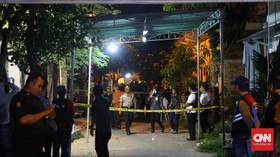 Polisi Olah TKP Rumah Kos Terduga Teroris di Tandes Surabaya