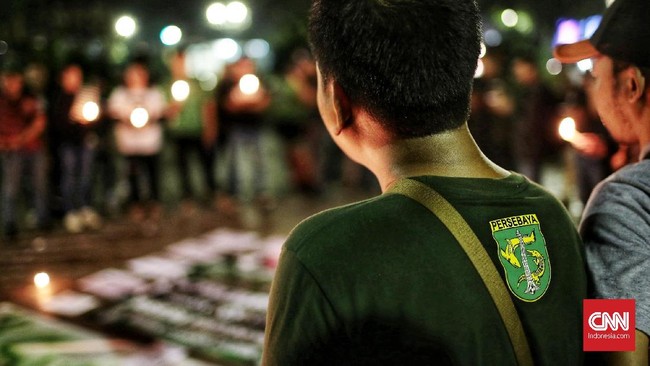 FOTO: Aksi Simpati Bonek untuk Korban Bom Surabaya