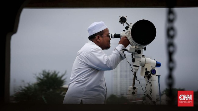 Tim rukyatul hilal atau Lembaga Falakiyah Pengurus Besar NU pada Minggu (5/5) telah berhasil melihat hilal.