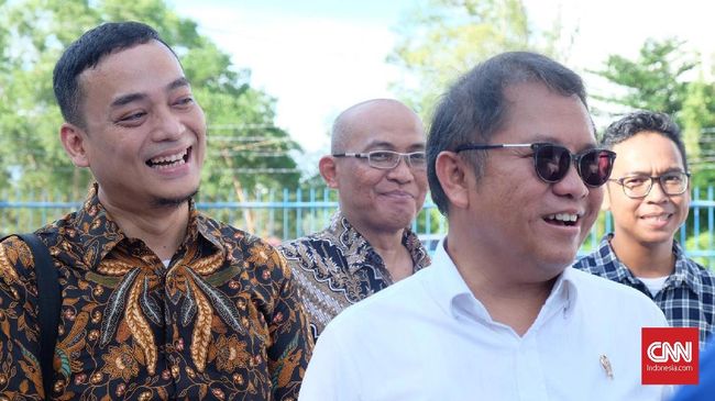 Kominfo Berantas Ribuan Akun Pasca Teror Bom Surabaya Kemenkominfo menindak 280 akun yang sudah dibekukan di Telegram, 300 akun di Facebook, 250 lebih di YouTube, dan sekitar 70 akun di Twitter.