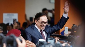 Anwar Ibrahim Jalani Operasi Tulang Belakang di Turki