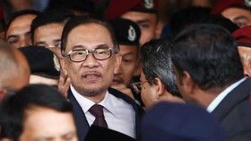 Pembebasan Anwar Ibrahim Disambut Heboh, Beberapa Luka-luka