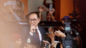 Politisi Malaysia Anwar Ibrahim Resmi Bebas