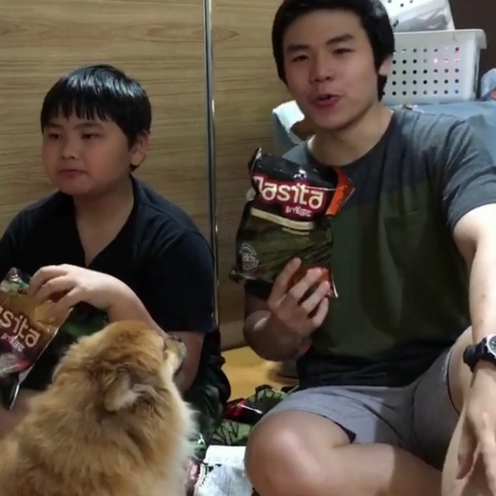 <p>Kayaknya kakak dan adik yang satu ini sama-sama hobi ngemil. (Foto: Instagram/ @nachoseann)</p>