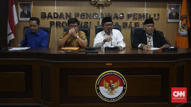Bawaslu Jabar keluarkan rekomendasi kepada KPU Jabar wewenang memberi sanksi kepada Sudrajat-Syaikhu terkait Ganti Presiden dalam Debat Kedua Pilgub Jabar.