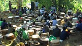 FOTO: Tradisi Nusantara Menyambut Ramadan Tradisi turun-temurun dilaksanakan di desa-desa penjuru Nusantara untuk menyambut Ramadan, yang diputuskan jatuh pada Kamis (17/5) esok.