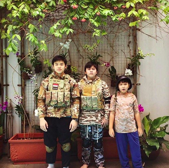 <p>Kakaknya cool, adiknya menggemaskan nih. Pilih mana hayo, Bun? He-he-he. (Foto: Instagram/ @nachoseann)</p>