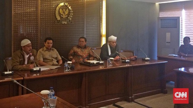Persaudaraan Alumni 212 meminta DPR untuk mendesak pemerintah agar memutus hubungan diplomatik dengan Amerika Serikat terkait pembukaan kedubes di Yerusalem.