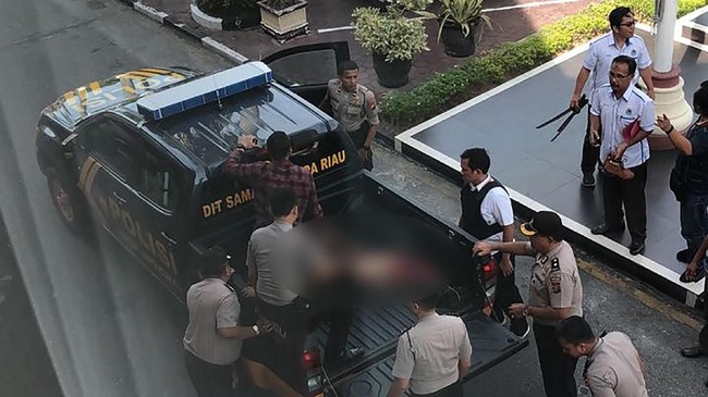 Satu pelaku terduga teroris yang sempat melarikan diri usai menyerang Mapolda Riau berhasil diamankan di Polresta Pekanbaru.
