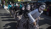 FOTO: Tradisi Nusantara Menyambut Ramadan Tradisi turun-temurun dilaksanakan di desa-desa penjuru Nusantara untuk menyambut Ramadan, yang diputuskan jatuh pada Kamis (17/5) esok.