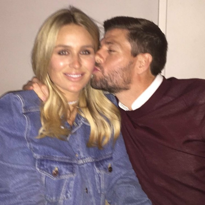 <p>Punya empat anak, nggak berarti keromantisan pesepakbola Inggris ini bersama sang istri luntur. (Foto: Instagram/stevengerrard)</p>