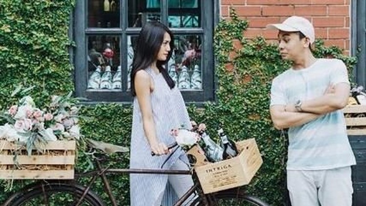 Rupanya ada hal yang dikhawatirkan Raditya Dika saat menanti kelahiran sang anak. Apa ya kira-kira?