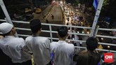 FOTO: Salat Tarawih Pertama di Pasar Gembrong Jakarta Berhubung 1 Ramadan jatuh pada Kamis (17/5), sejumlah warga termasuk di kawasan Pasar Gembrong, Jakarta menjalankan salat Tarawih pertamanya malam ini (16/5).