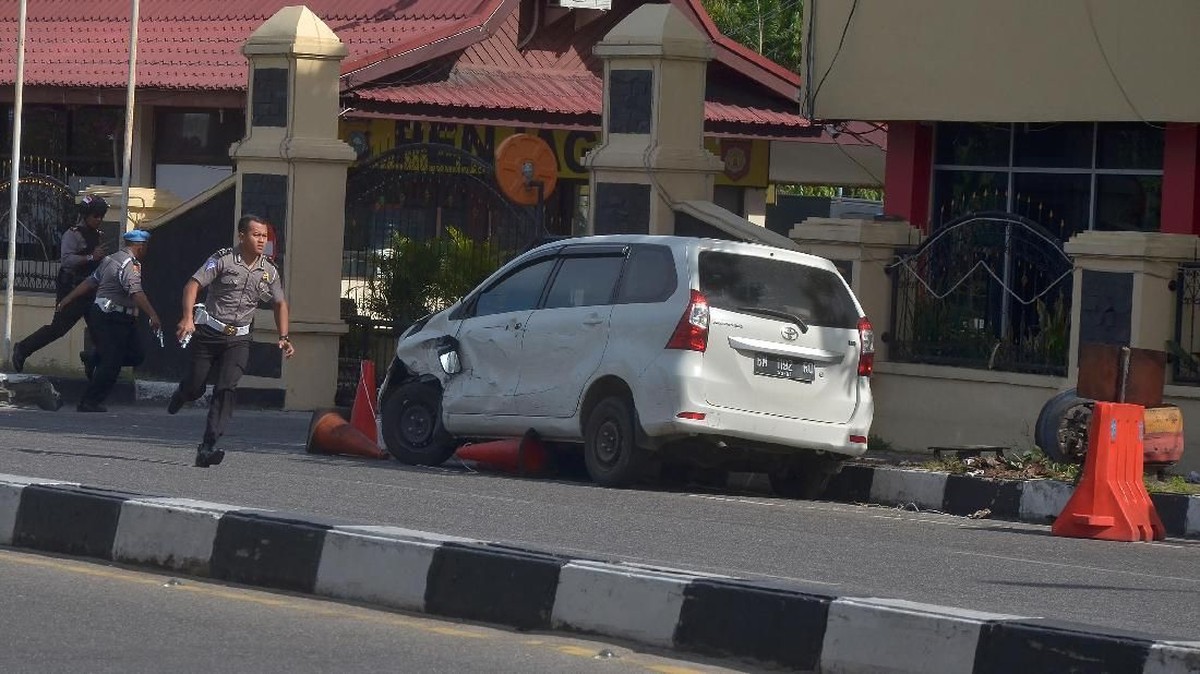 FOTO: Aksi Teror di Polda Riau
