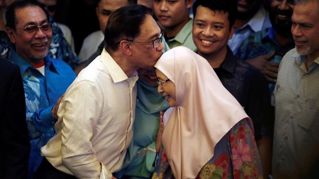 Amerika Serikat secara khusus menyampaikan selamat atas pembebasan politikus Malaysia, Anwar Ibrahim.