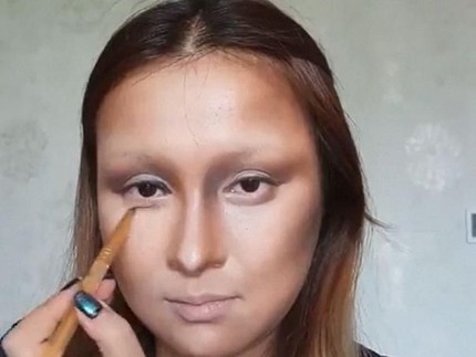 Awalnya Manis, Kemudian Beauty Vlogger Ini Ditampar & Ditendangi Pacar