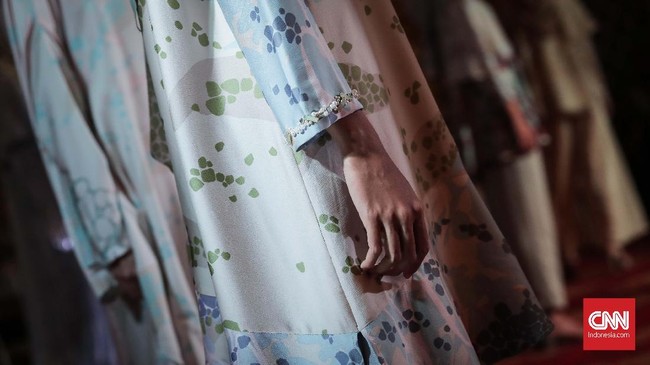 Tips Berbusana saat Mengikuti Pengajian Ramadan Pakaian harus nyaman saat mengikuti pengajian di bulan Ramadan. Berikut beberapa tips dari perancang busana modest Dian Pelangi.