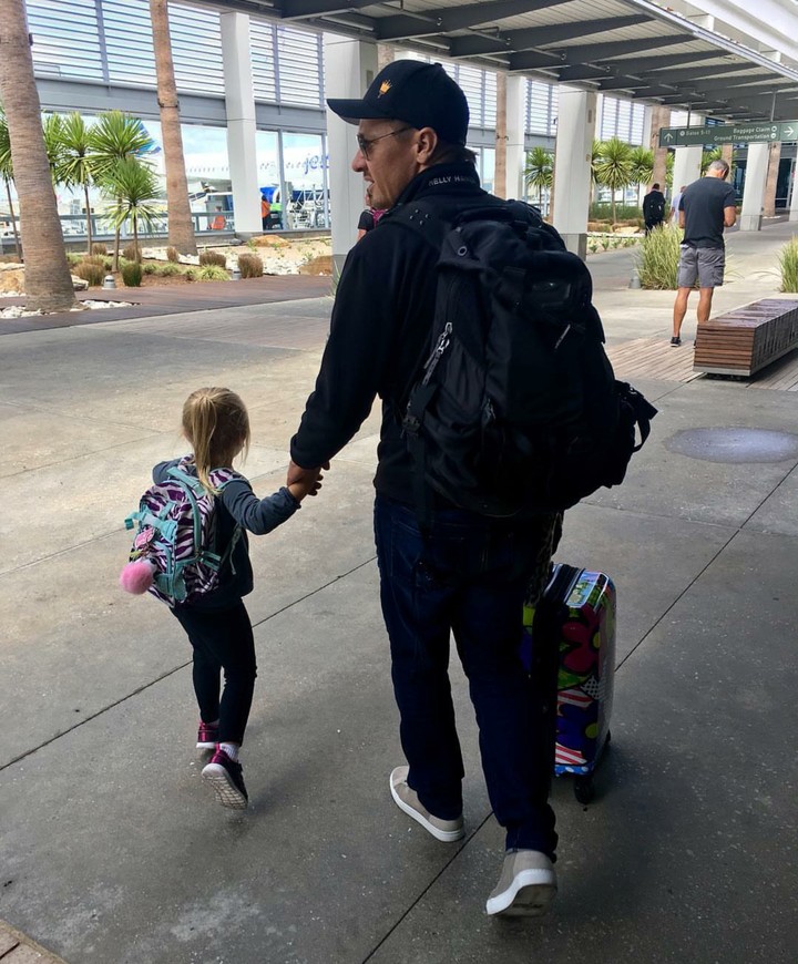 Pemeran Hawkeye dalam film 'The Avengers' ini so sweet banget deh kalau lagi bersama anaknya.