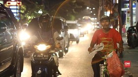 Wahid dan Cerita Puluhan Tahun Menjadi Loper Koran