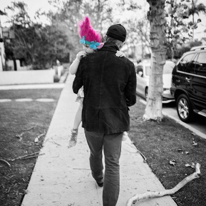 <p>Aktor Amerika memang ini senang banget menghabiskan waktu bareng putri kecilnya. (Foto: Instagram/renner4real)</p>