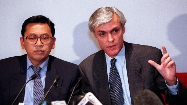 Dua mantan menteri keuangan menceritakan ekonomi Indonesia saat krisis moneter 1998. Salah satunya, soal posisi eksekutif yang lebih kuat daripada legislatif.