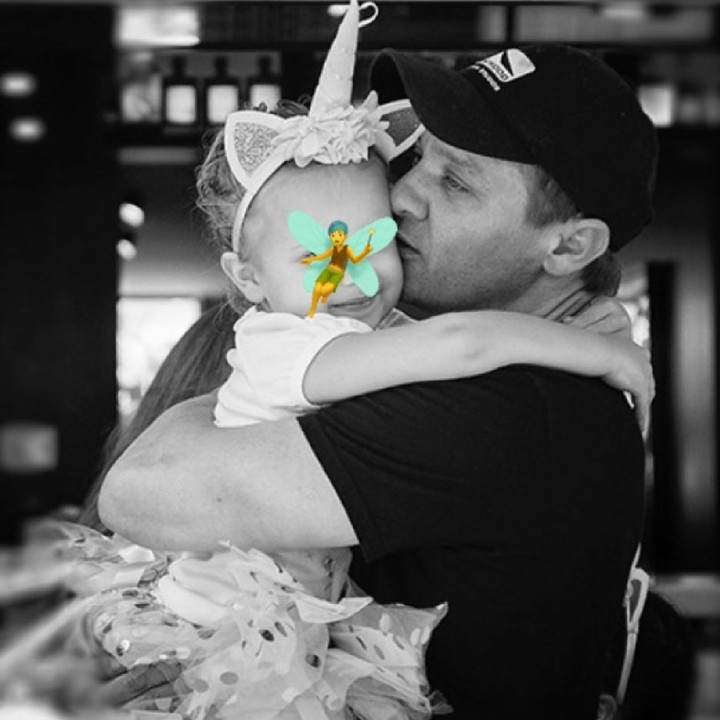 <p>Memang sih, Renner jarang menampilkan foto wajah anaknya secara jelas. Mungkin supaya privasi si kecil tetap terjaga ya, Bun. (Foto: Instagram/renner4real)</p>
